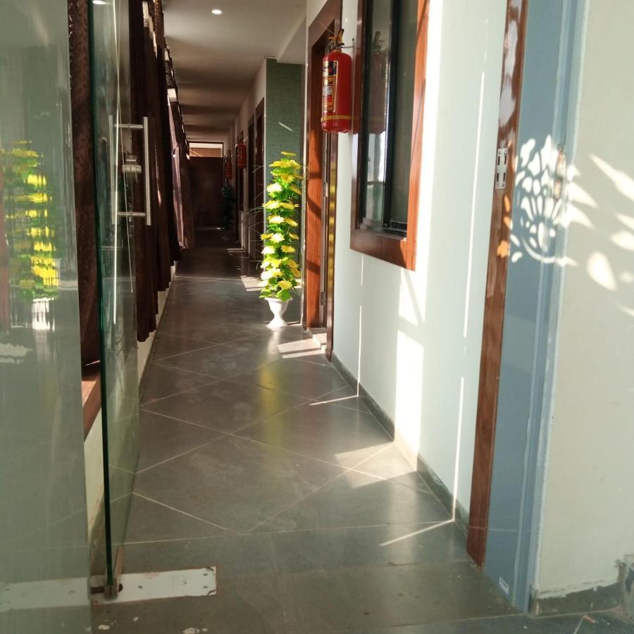 Hotel Mansarovar,Vadodara Exterior photo